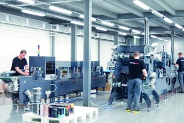 Вторая пакетоделательная машина Karlville KS-DSUP-400 установлена в azimutprint (Ярославль)