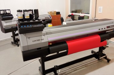 Два УФ-принтера Mimaki UJV100-160 установлены в РПК «Гиперион» (Москва)