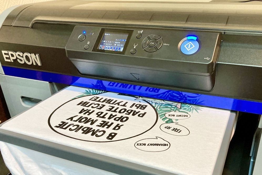 Футболочный принтер Epson SureColor SC-F2100 установлен в студии печати La Print (Москва)