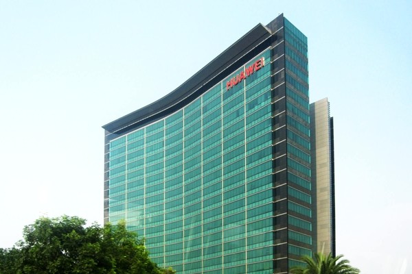 Huawei переживает рекордную потерю доходов