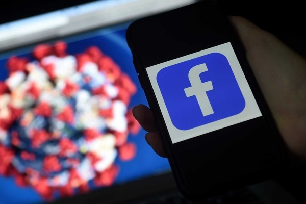 Facebook закрывает аккаунты противников вакцинации