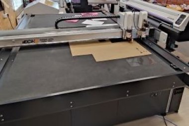 Планшетный режущий плоттер iECHO TK4S установлен в РПК «Сувенирная Мастерская» (Уфа)
