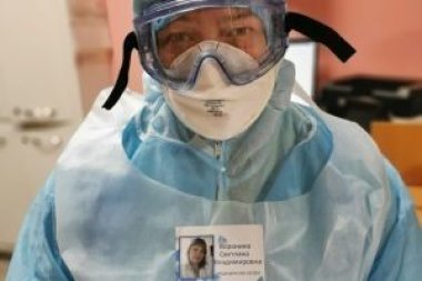 Типография «Малахит» печатает на синтетической бумаге Xerox DuraPaper Labels бесплатные бейджи для врачей 