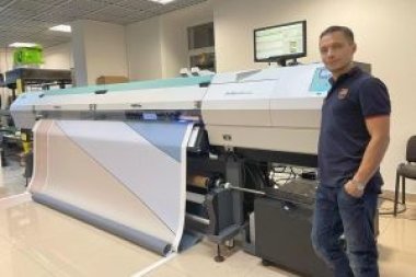 Сверхширокоформатные УФ-принтеры Fujifilm Acuity LED 3200R установлены в Екатеринбурге и Москве
