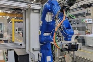 Polar-Mohr продемонстрировала на Неделе инноваций Heidelberg первое роботизированное решение DC-12 RAPID для высечки этикетки