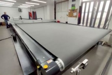 Планшетный режущий плоттер iECHO TK4S установлен на производстве компании «Хантер» (Санкт-Петербург)