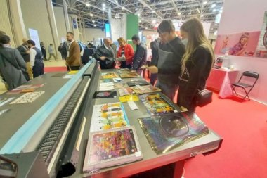 Конкурс «РуссКом»: «Прояви себя в УФ-печати»