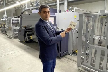 Печатно-отделочный комплекс на базе этикеточной ЦПМ Durst Tau 330 RSC E установлен в ArtPak (Баку)