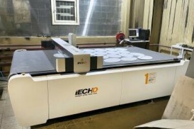 Планшетный режущий плоттер iECHO BK4 установлен в типографии «Боргес» (Москва)