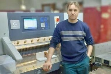 Бумагорезальная машина Guowang GW92F установлена в «Суворовской типографии» 