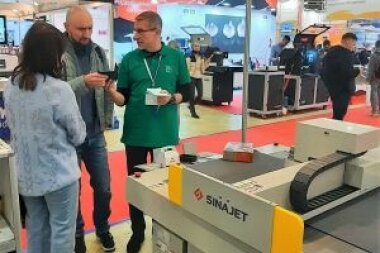 «Топ Принт Кат» – эксклюзивный поставщик планшетных режущих плоттеров Sinajet на рынках рекламы и упаковки