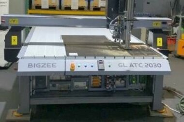 Планшетный УФ-принтер Bigprinter UV 2033 и режущий плоттер и Bigzee GL ATC 2030 установлены в M.A. Systems (Германия)