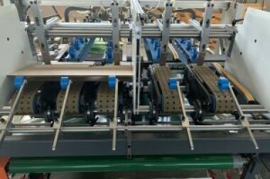 Полуавтоматическая фальцевально-склеивающая машина JAB-2300A установлена в типографии «РИП НН» (Нижний Новгород)