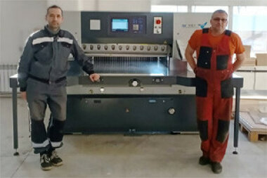 Бумагорезальная машина Guowang GW115F инсталлирована в компании «АВЕРС» (Екатеринбург)