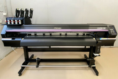 Экосольвентный широкоформатный принтер/каттер Mimaki CJV150-160 установлен в саратовском филиале сети рекламных мастерских «Первый Цех»