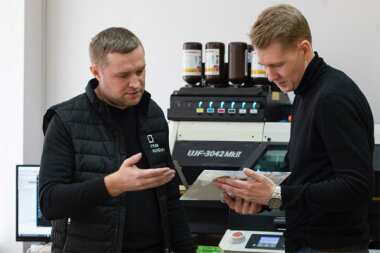 «РуссКом» обучает своих заказчиков использованию технологии металлизированных цветов