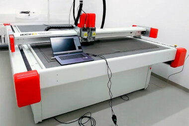 Планшетный режущий плоттер iECHO BK-2516 установлен в типографии НИУ ВШЭ (Москва)