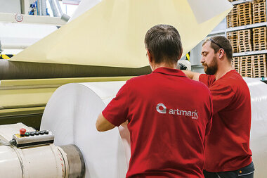 Что в России с самоклейкой?