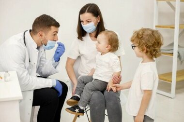 Ребенок с кашлем на приеме у педиатра