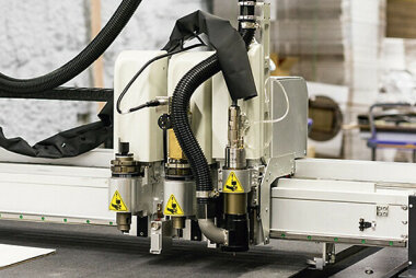 Сфера применения — от наклеек до ракет: 20 наивных, но важных вопросов про цифровой раскрой