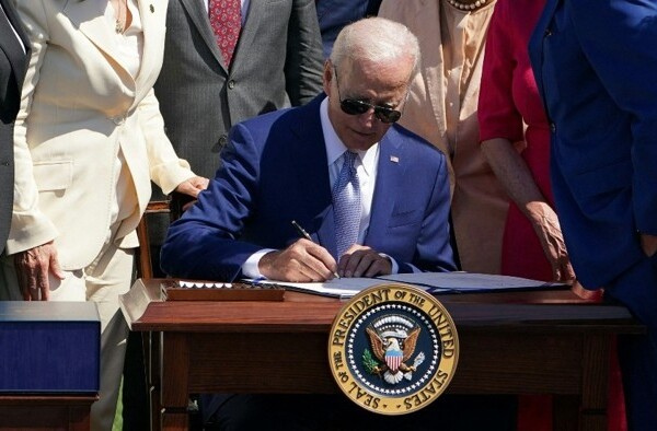 Власти США предложат получившим субсидии производителям микроэлектроники поделиться прибылью