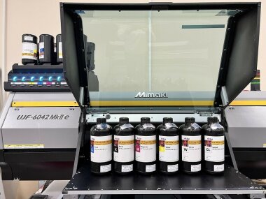 Альтернативные чернила для планшетных УФ-принтеров Mimaki
