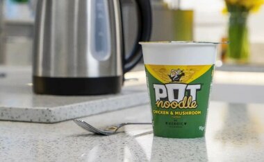 Univeller тестирует картонную емкость для лапши быстрого приготовления