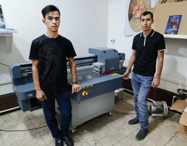 «Смарт-Т» установила УФ-принтер ARK-JET UV6090 G5i в Узбекистане