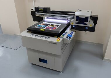 Новый планшетный УФ-принтер Sprinter DPP A1E установлен в демозале «Смарт-Т»