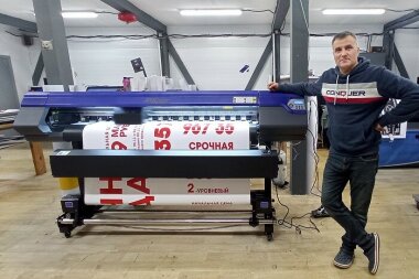 «Смарт-Т» установила принтер ARK-JET SOL 1602 на производстве авторекламы в Санкт-Петербурге
