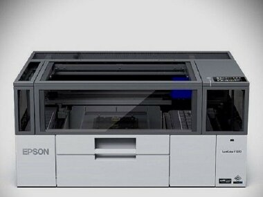 Новый принтер от Epson для прямой печати на одежде и на пленке