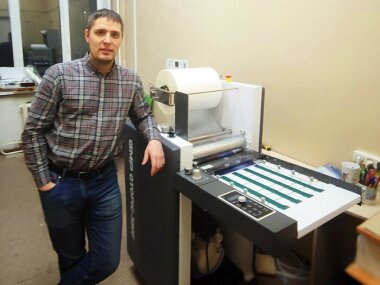 Профессиональный ламинатор GMP QTOPIC-380F запущен на производстве Book4Smile в Иркутске