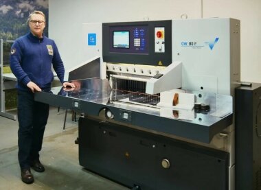 «ТЕРРА ПРИНТ» запустила бумагорезательную машину Guowang в типографии «А-КВАДРАТ»