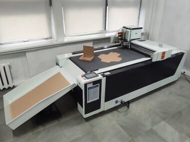 Новый режущий плоттер MasterCutter 1070 PAS5 в демозале ГК «РУССКОМ»