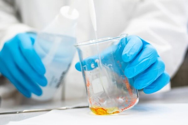 Шведские ученые изготовили лист золота толщиной в один атом