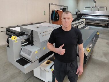 «Смарт-Т» установила УФ-планшетник Sprinter с рабочим столом 2,1х3,2 м в типографии «Астер»