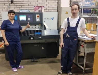 Бумагорезальная машина GUOWANG GW92F установлена в Сыктывкаре