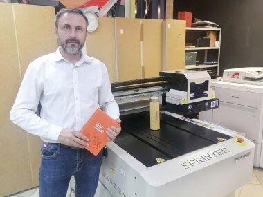 «Смарт-Т» установила сувенирный УФ-принтер Sprinter DPP A1E в типографии «Арт-Тюмень»