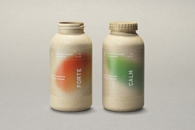 Бумажную бутылку снабдили деревянным колпачком