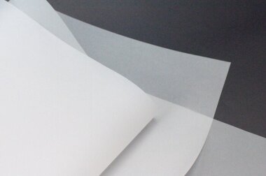 В коллекции полупрозрачных бумаг Quartz присутствуют кальки только белого цвета