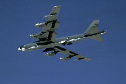 Boeing B-52, первому в мире бомбардировщику с бортовым компьютером, исполнилось 60
