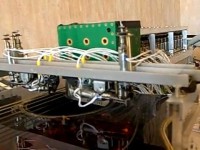 Российский умелец сконструировал гитару-робота, заменяющую сразу троих гитаристов