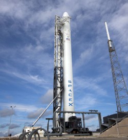 Ракета-носитель Falcon 9 компании SpaceX стартовала с космодрома на мысе Канаверал