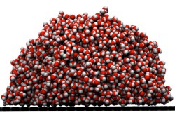 Капля воды на листе графена