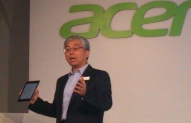 Президент компании Acer Джим Вонг продемонстрировал планшет Iconia A1 на платформе Android, стоящий 169 долл.