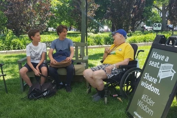 Электронные браслеты помогут не теряться пациентам дома престарелых