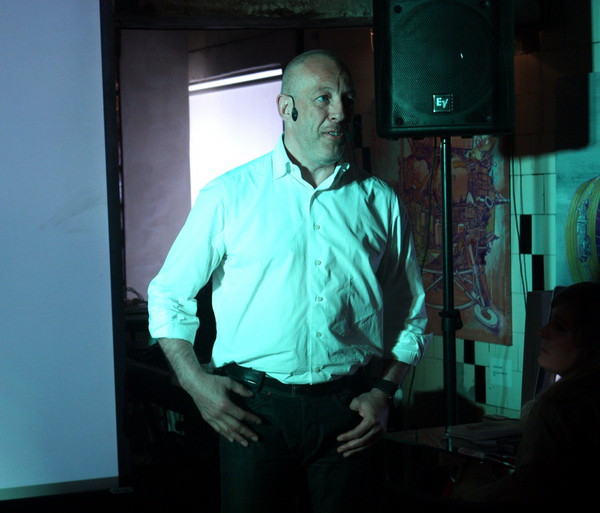 Бумажные метаморфозы в северной столице 