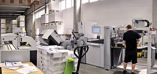 Фальцмашина Stahlfolder TX 82 с уникальным самонакладом