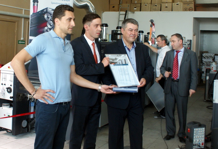 Anicolor меняет правила