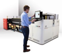 Agfa Graphics покажет на ISA принтер Anapurna M3200i RTR W с белыми чернилами